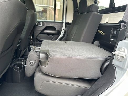 Used 2023 Jeep Gladiator Overland image 24