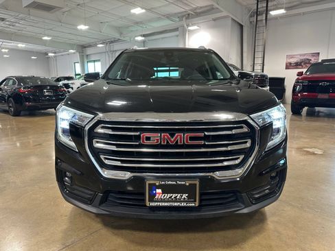 Used 2023 GMC Terrain SLT AWD/4WD image 2