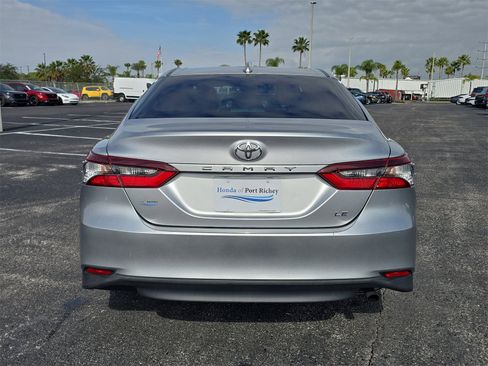Used 2021 Toyota Camry LE image 5