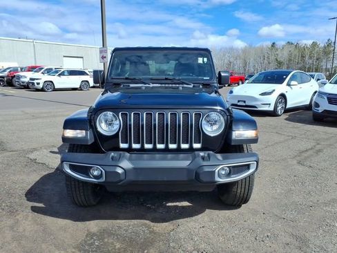 Used 2023 Jeep Wrangler Unlimited Sahara AWD/4WD image 8