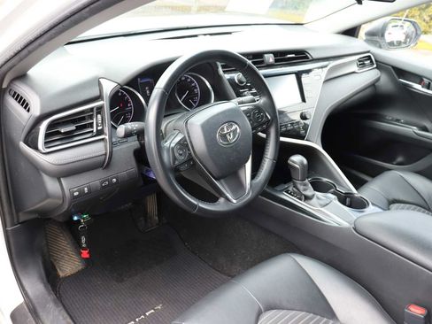 Used 2018 Toyota Camry SE w/ Moonroof Package FWD image 10