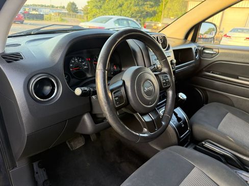 Used 2013 Jeep Compass Latitude AWD/4WD image 17
