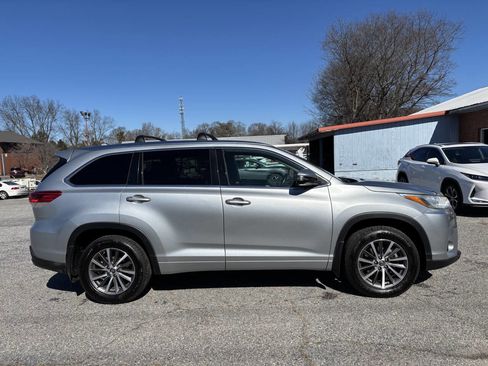 Used 2018 Toyota Highlander XLE image 6