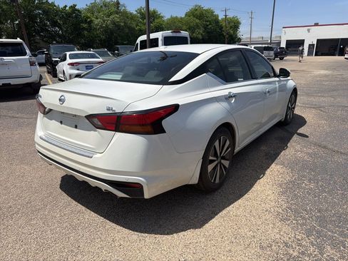 Used 2022 Nissan Altima 2.5 SL FWD image 6