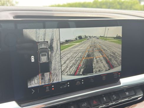 Used 2024 Chevrolet Silverado 1500 RST AWD/4WD image 27