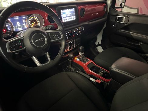 Used 2018 Jeep Wrangler Unlimited Sahara w/ Cold Weather Group AWD/4WD image 17