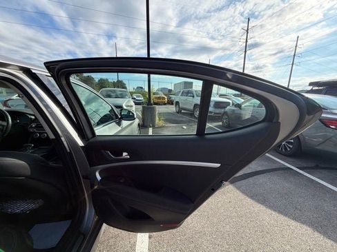 Used 2023 Genesis G70 2.0T RWD image 22