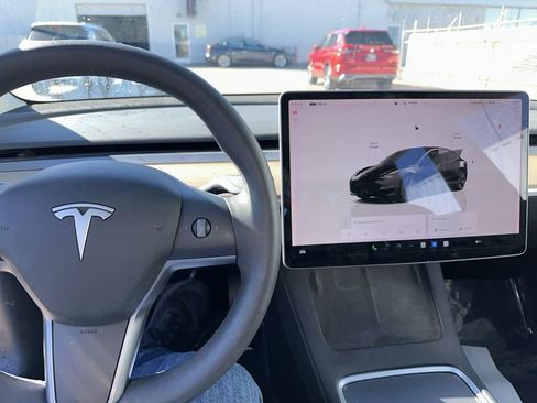 Used 2023 Tesla Model 3 Standard Range image 7