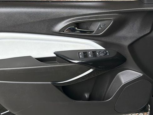 Used 2025 Chevrolet Trax LT w/ LT Convenience Package image 3