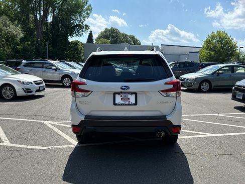 Certified 2023 Subaru Forester Limited AWD/4WD image 5