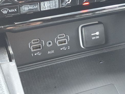 Used 2025 Jeep Grand Cherokee L Altitude AWD/4WD image 12