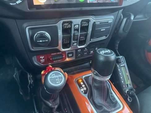 Used 2018 Jeep Wrangler Unlimited Rubicon w/ Cold Weather Group image 20