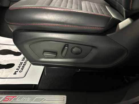 Used 2025 Ford Explorer ST-Line w/ ST-Line Street Pack image 13
