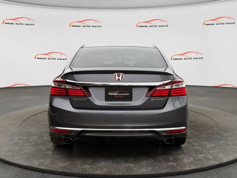 Used 2017 Honda Accord Sport image 9