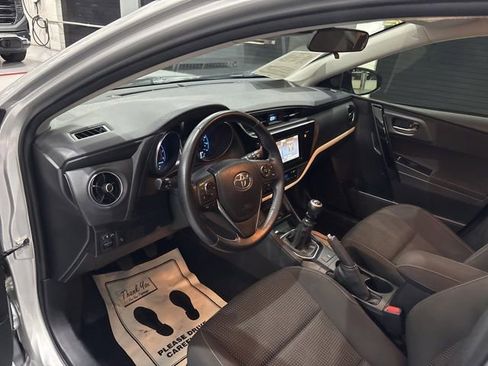 Used 2018 Toyota Corolla iM w/ Carpet Mat Package (TMS) FWD image 10