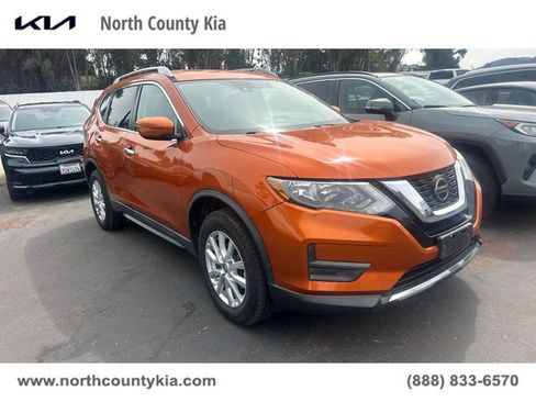 Used 2019 Nissan Rogue SV image 1