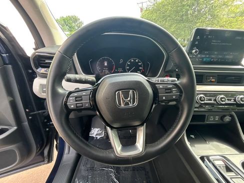 Used 2025 Honda Pilot EX-L image 12