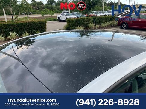 Used 2024 Tesla Model Y Long Range AWD/4WD image 9