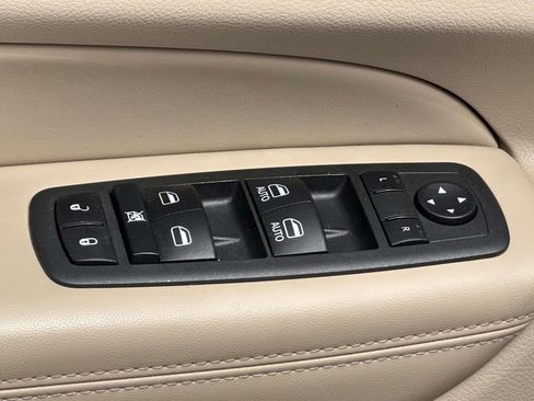 Used 2022 Jeep Grand Cherokee Laredo AWD/4WD image 15
