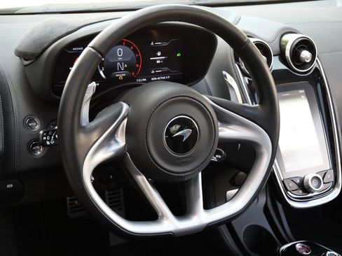 Used 2023 McLaren GT RWD image 9
