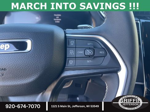 Used 2025 Jeep Grand Cherokee L Laredo image 12