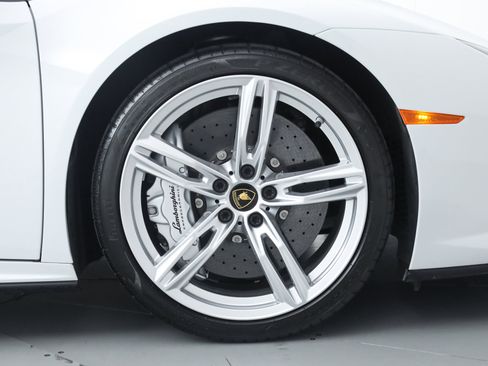 Used 2023 Lamborghini Huracan EVO image 35