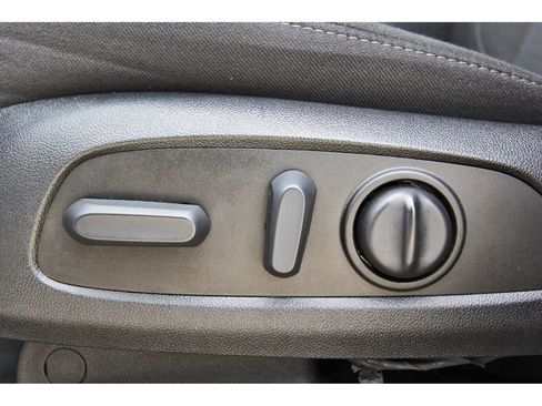 Used 2023 Chevrolet Traverse LT image 29