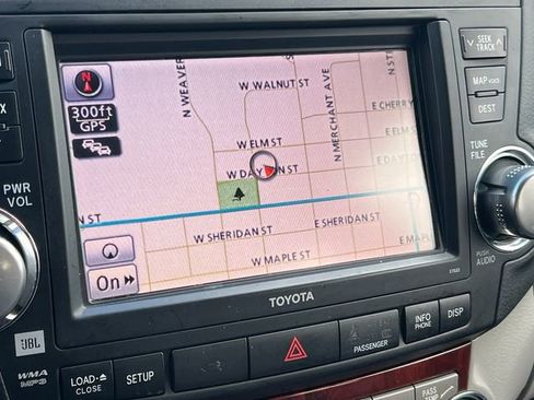 Used 2013 Toyota Highlander Limited image 25