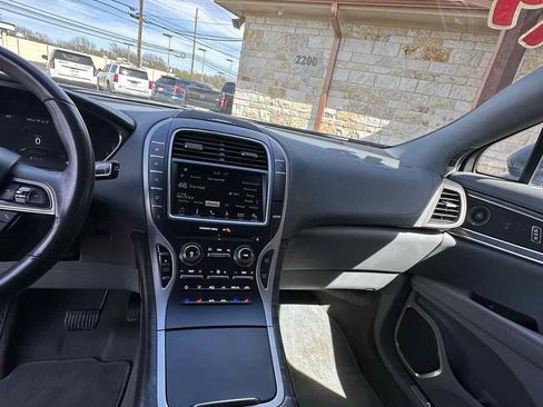 Used 2019 Lincoln Nautilus Reserve w/ Driver Assistance Package image 11