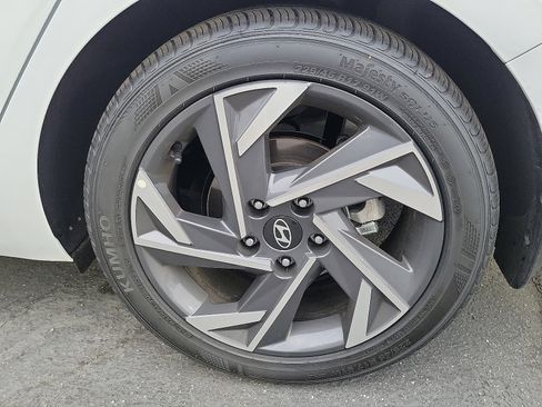 Certified 2025 Hyundai Elantra Sport image 5