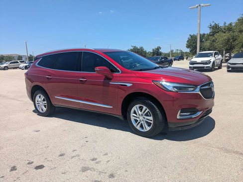 Used 2020 Buick Enclave Essence FWD image 2