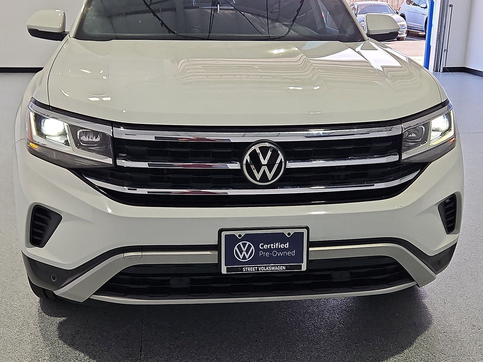 Certified 2022 Volkswagen Atlas Cross Sport SE AWD/4WD image 10