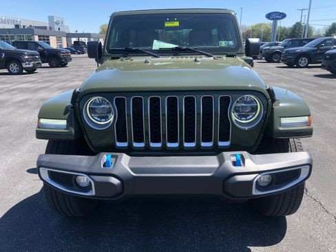 Used 2021 Jeep Wrangler Unlimited Sahara w/ Cold Weather Group image 8