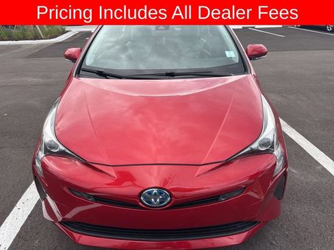 Used 2018 Toyota Prius Three FWD image 2