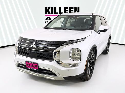 Used 2023 Mitsubishi Outlander SE FWD image 3