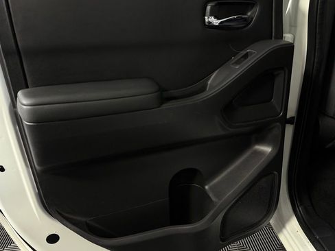 Used 2022 Nissan Frontier SV image 24