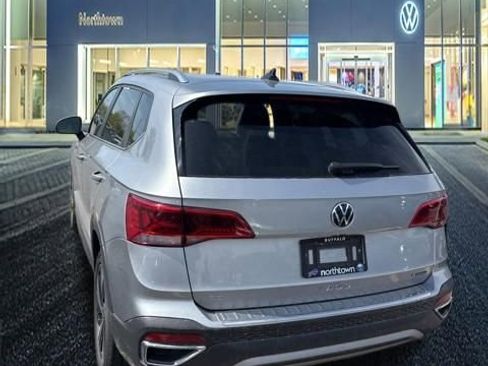Used 2024 Volkswagen Taos SE AWD/4WD image 5