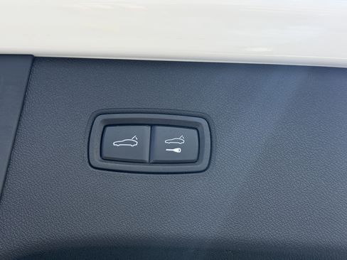 Used 2024 Porsche Cayenne AWD/4WD image 11