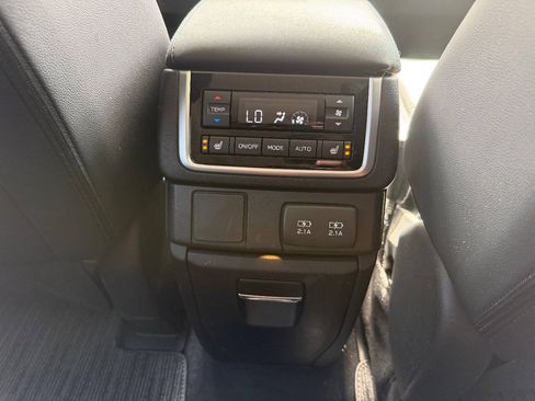Used 2022 Subaru Ascent Limited AWD/4WD image 14