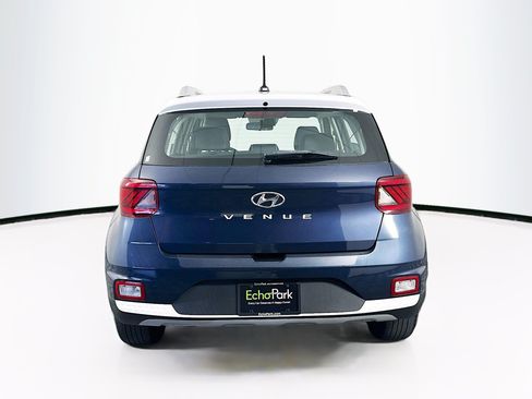 Used 2023 Hyundai Venue Limited w/ Cargo Package FWD image 7