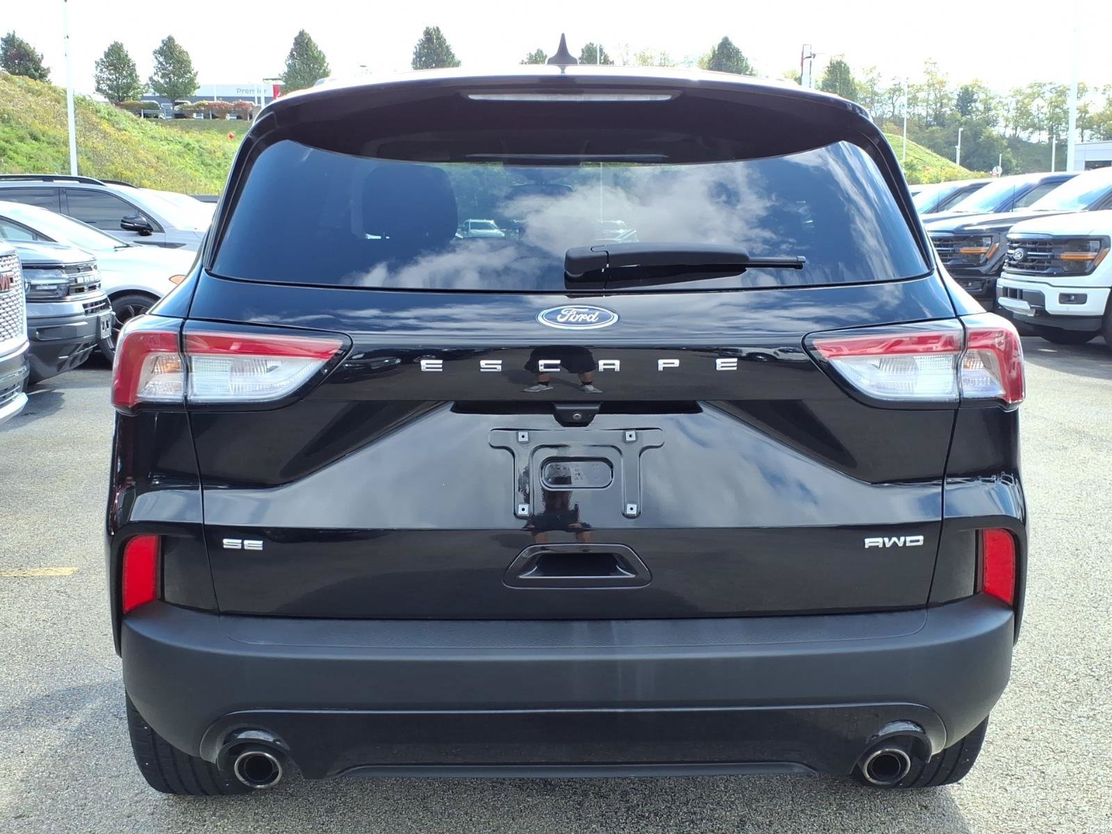 Used 2022 Ford Escape SE w/ SE Sport Appearance Package AWD/4WD image 4