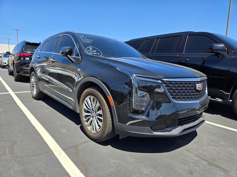 Used 2024 Cadillac XT4 Premium Luxury FWD image 1