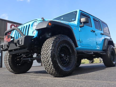 Used 2018 Jeep Wrangler Unlimited Rubicon w/ Cold Weather Group image 16