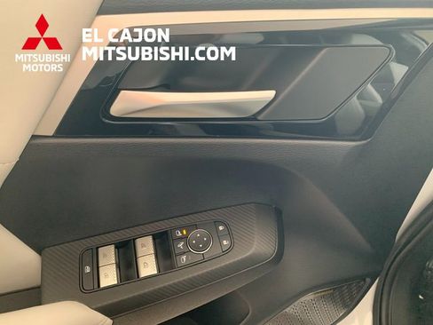 New 2025 Mitsubishi Outlander SE image 11