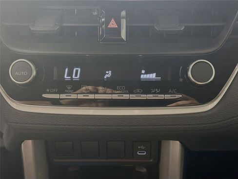 Used 2025 Toyota Corolla Cross LE image 16