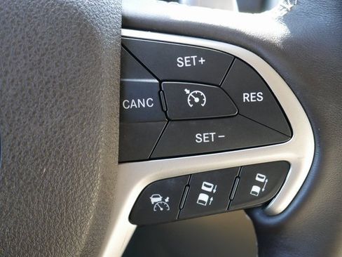 Used 2016 Jeep Grand Cherokee Overland w/ Advanced Technology Group image 27