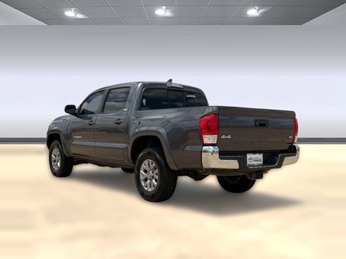 Used 2016 Toyota Tacoma SR5 w/ SR5 Appearance Package (SN) AWD/4WD image 3