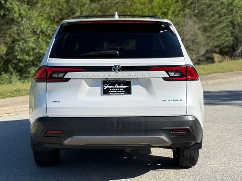 Used 2024 Toyota Grand Highlander AWD image 13