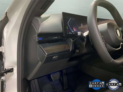 Used 2025 BMW 530i xDrive image 34