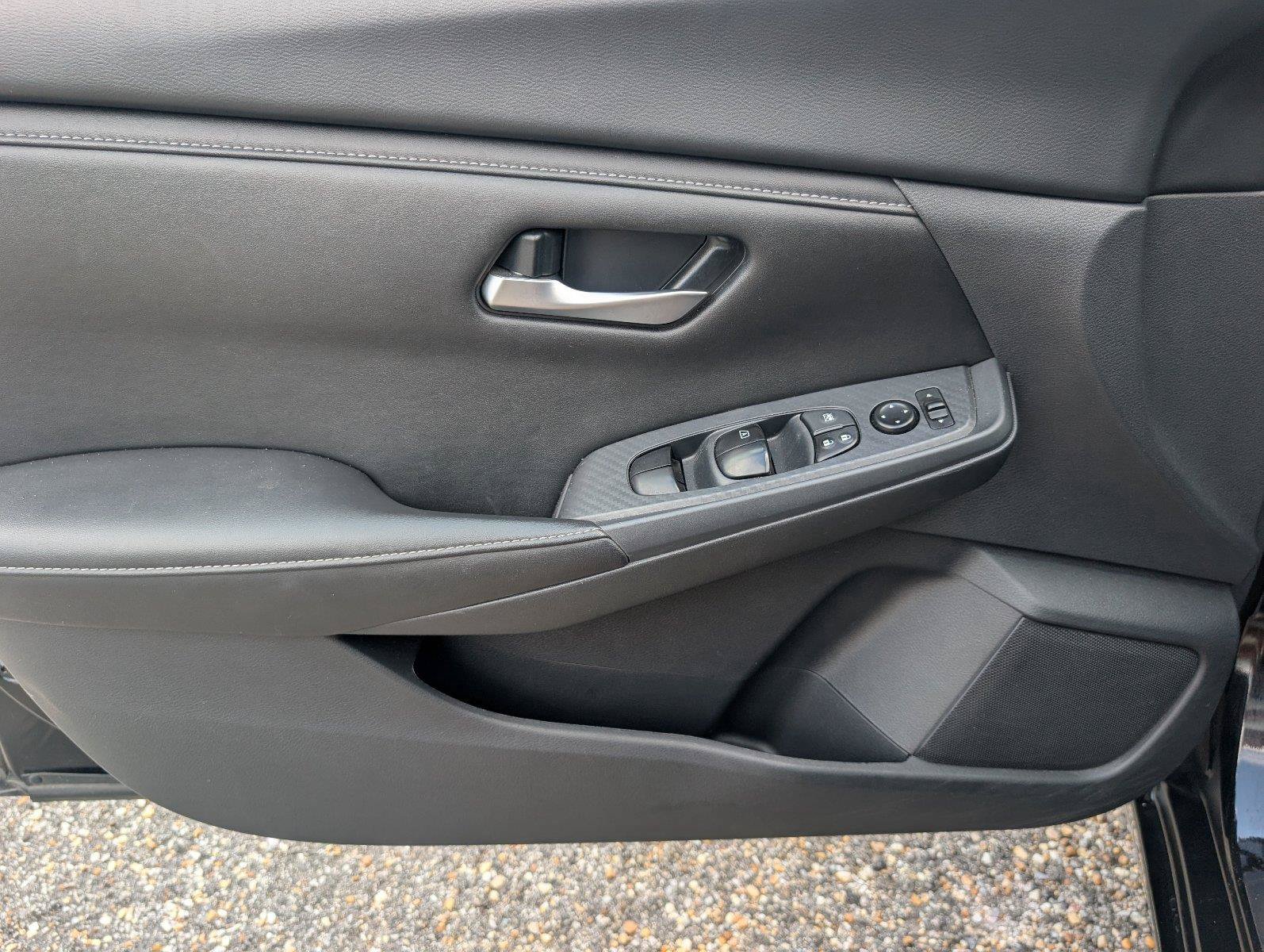 Used 2025 Nissan Sentra SV FWD image 19